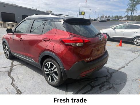 Used 2019 Nissan Kicks SR w/ SR Premium Package image 3