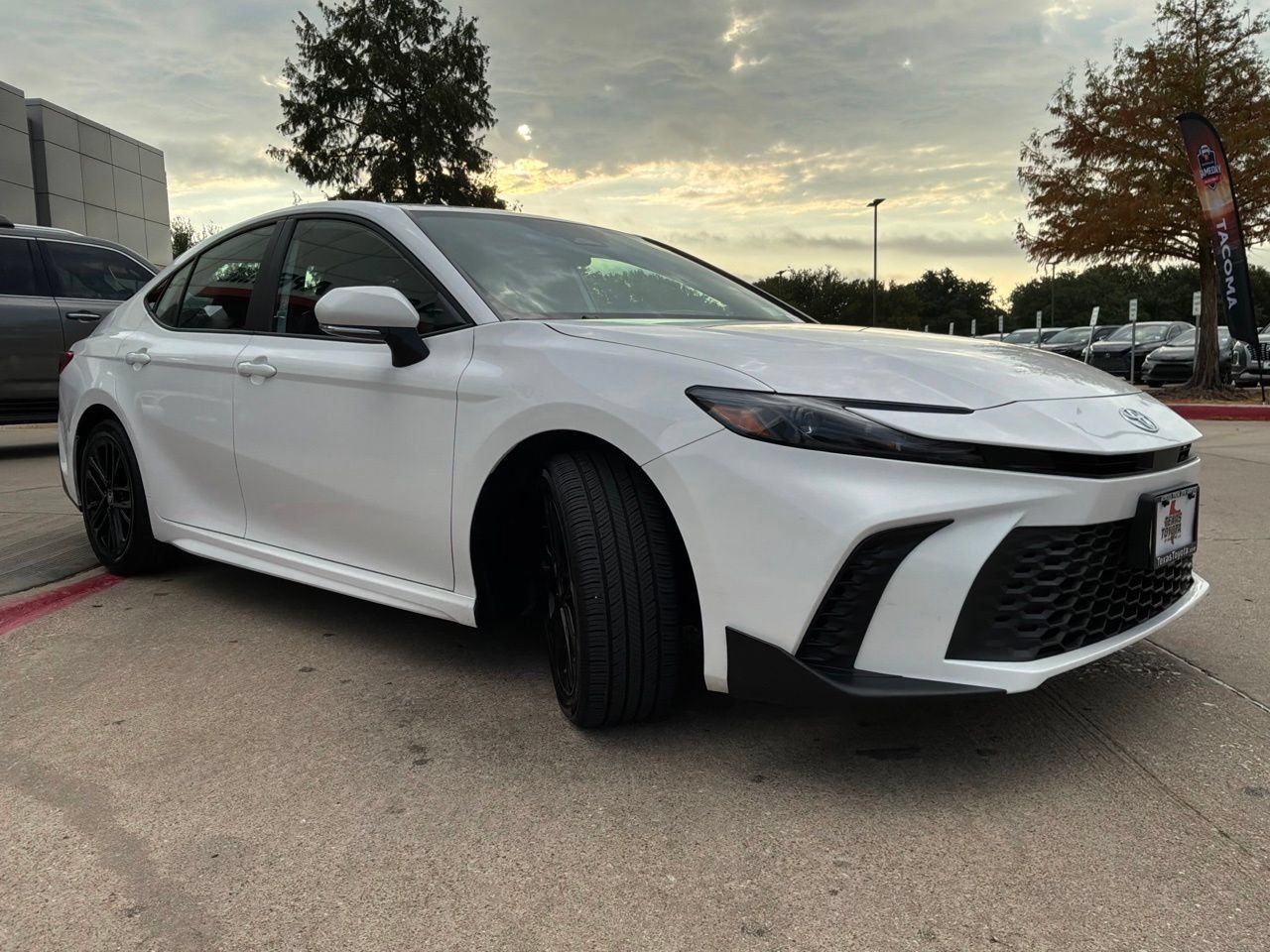 Used 2026 Toyota Camry SE FWD image 4