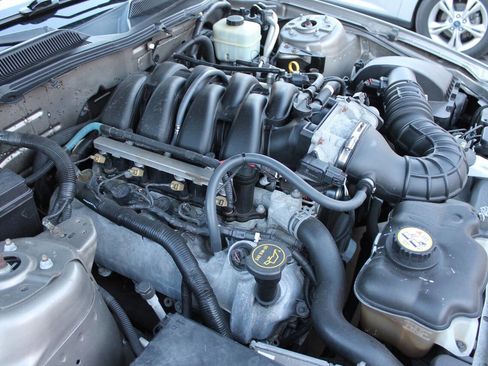 Used 2005 Ford Mustang GT Premium image 15