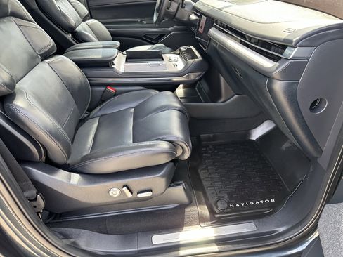 Used 2025 Lincoln Navigator L Reserve w/ Jet Appearance Package AWD/4WD image 11