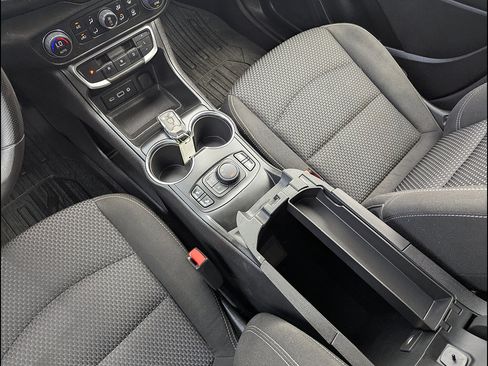 Used 2024 GMC Terrain SLE w/ Driver Convenience Package AWD/4WD image 33