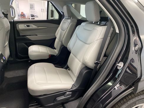New 2026 Ford Explorer Active w/ Active Comfort Package AWD/4WD image 10