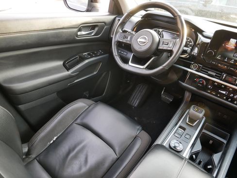 Certified 2022 Nissan Pathfinder SL image 9