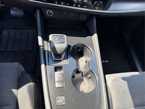 Used 2023 Nissan Rogue SV FWD image 16