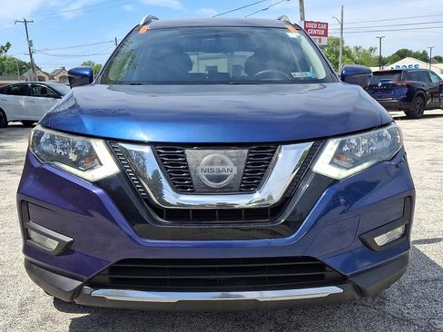 Used 2017 Nissan Rogue SV w/ SV Premium Package AWD/4WD image 2