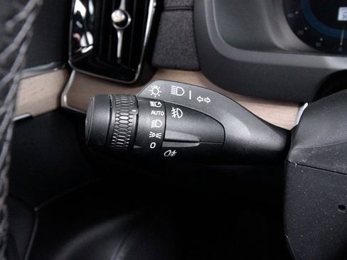 Certified 2025 Volvo XC90 B6 Plus image 19