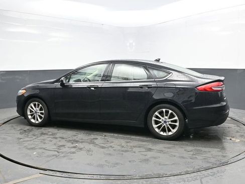 Used 2019 Ford Fusion SE FWD image 4