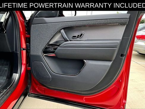 Used 2025 Land Rover Range Rover Sport SE AWD/4WD image 24