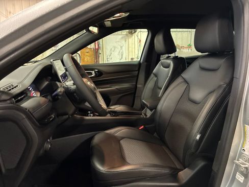 New 2025 Jeep Compass Latitude w/ Sun & Sound Group AWD/4WD image 10