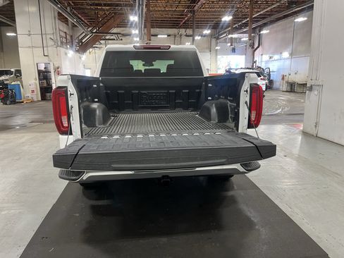 Used 2025 GMC Sierra 1500 SLT AWD/4WD image 26