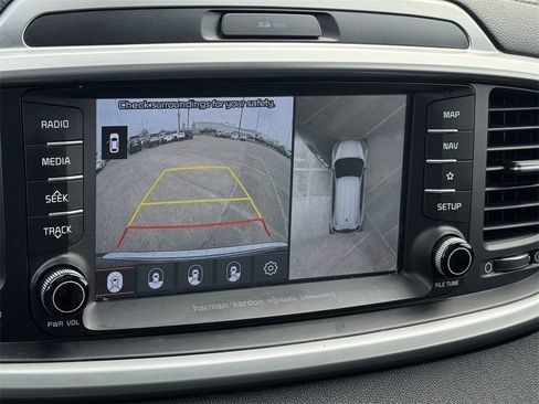 Used 2019 Kia Sorento SX image 16