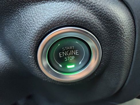 Used 2025 Chevrolet Silverado 1500 Custom image 8