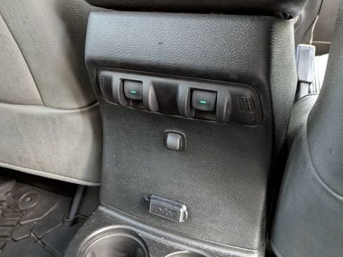 Used 2018 Jeep Wrangler Unlimited Sport S AWD/4WD image 13