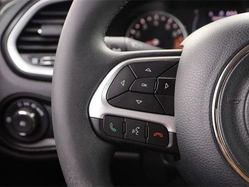 Used 2019 Jeep Renegade Latitude image 11