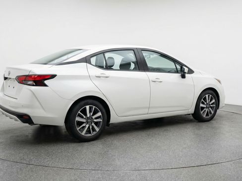 Used 2025 Nissan Versa SV image 9