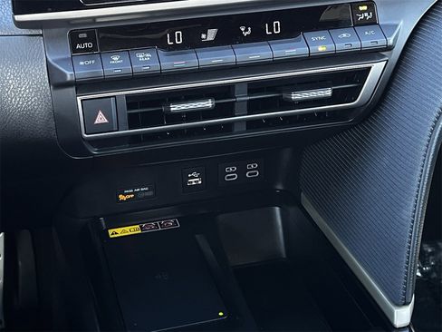 Used 2025 Toyota Camry SE image 18