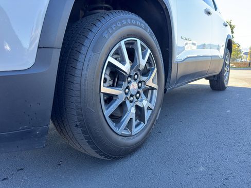 Used 2023 GMC Acadia SLT image 19