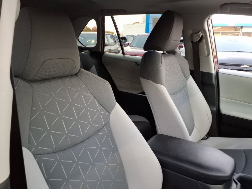 Used 2023 Toyota RAV4 XLE w/ Convenience Package FWD image 21