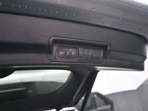 Used 2022 Ford Explorer XLT w/ Equipment Group 202A AWD/4WD image 7