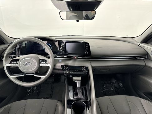 Used 2022 Hyundai Elantra SEL w/ Convenience + Premium Package image 25