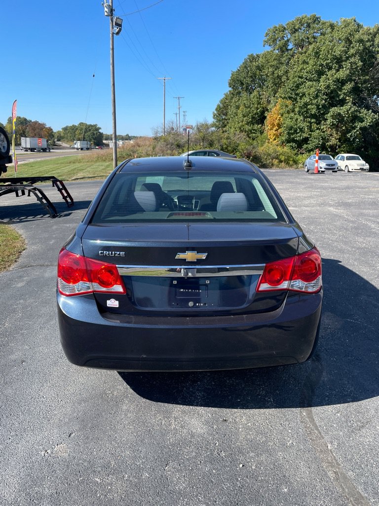 Used 2016 Chevrolet Cruze LT w/ Technology Package FWD image 4