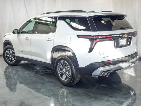 Used 2024 Chevrolet Traverse LT image 9