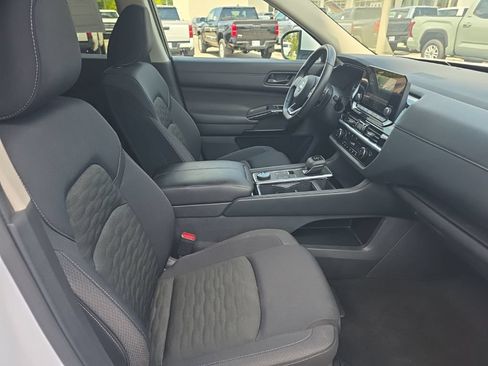 Used 2025 Nissan Pathfinder SV AWD/4WD image 9