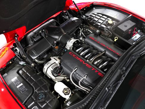 Used 1997 Chevrolet Corvette Coupe w/ Memory Pkg RWD image 4