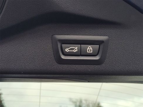 Used 2022 BMW X7 xDrive40i w/ M Sport Package image 39