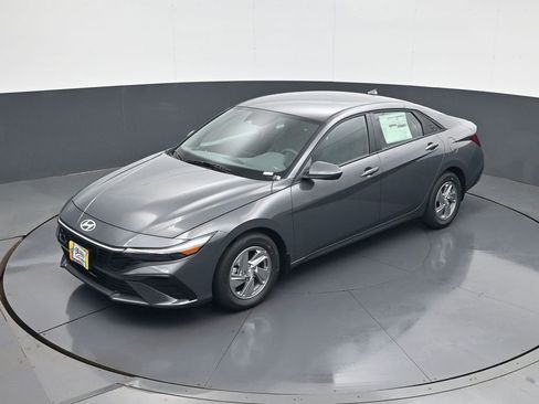New 2026 Hyundai Elantra SE FWD image 13