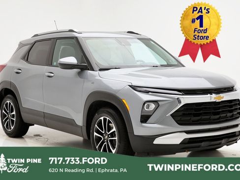 Used 2025 Chevrolet TrailBlazer LT w/ LT Cold Weather Package image 1