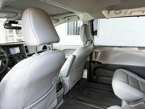 Used 2019 Toyota Sienna XLE w/ XLE Navigation Package AWD/4WD image 27