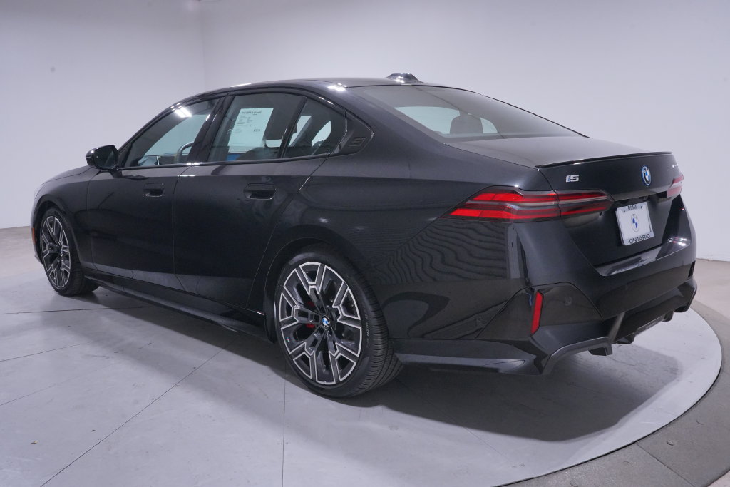 Used 2026 BMW i5 eDrive40 w/ M Sport Package RWD image 3