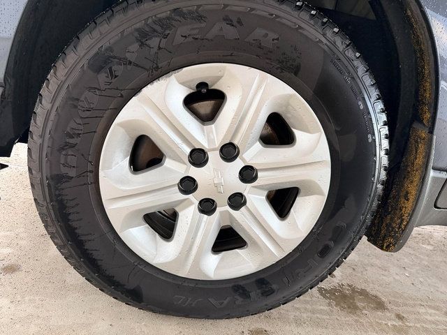 Used 2012 Chevrolet Traverse LS FWD image 11