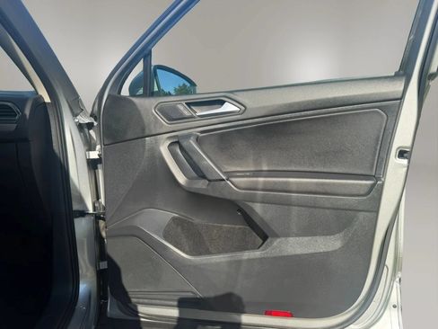 Used 2019 Volkswagen Tiguan SE w/ Panoramic Sunroof Package FWD image 39