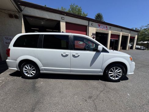 Used 2019 Dodge Grand Caravan SXT FWD image 9