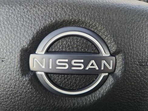 Used 2024 Nissan Titan SV w/ SV Convenience Package image 5