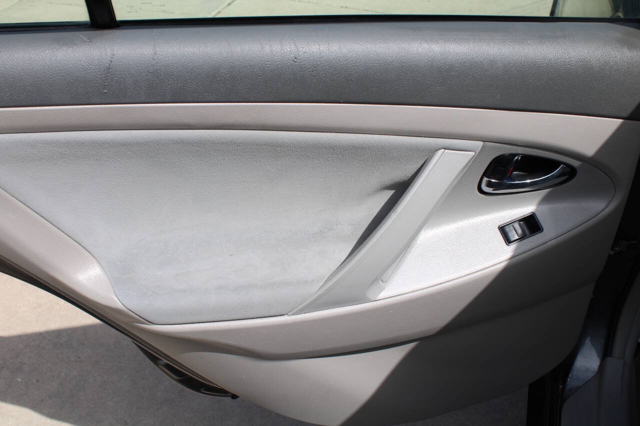 Used 2009 Toyota Camry LE FWD image 15