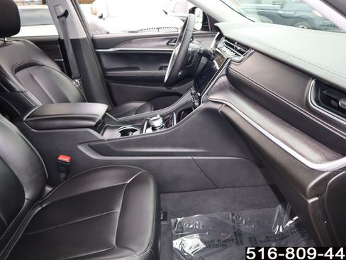 Used 2024 Jeep Grand Cherokee Limited w/ Black Appearance Package image 31