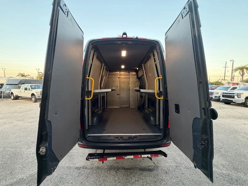 Used 2019 Mercedes-Benz Sprinter 144 image 5
