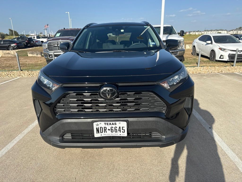 Used 2020 Toyota RAV4 LE FWD image 6
