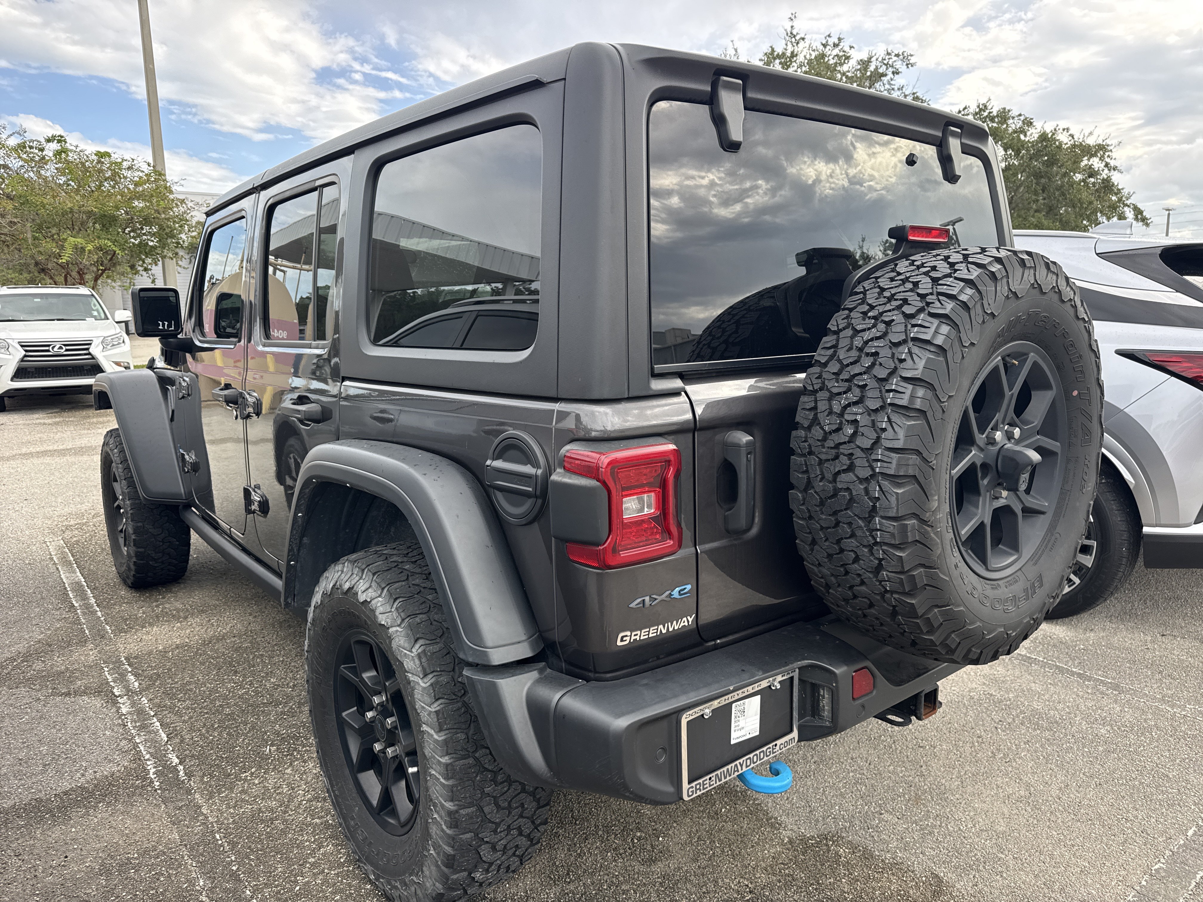 Used 2024 Jeep Wrangler Unlimited AWD/4WD image 3