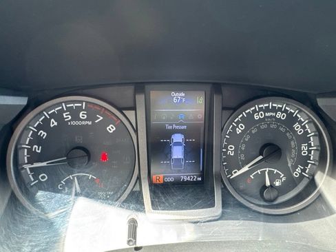 Used 2018 Toyota Tacoma TRD Sport AWD/4WD image 26