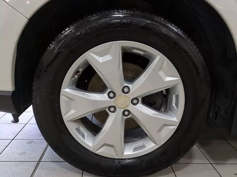 Used 2015 Subaru Forester 2.5i Premium w/ All-Weather Package AWD/4WD image 23