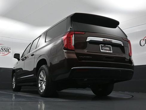 Used 2023 GMC Yukon XL SLT w/ SLT Luxury Package image 23