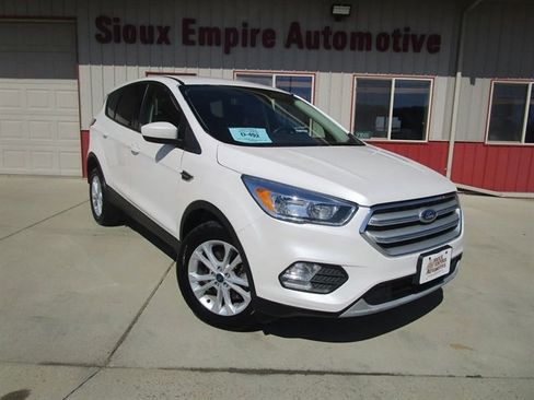 Used 2019 Ford Escape SE image 1