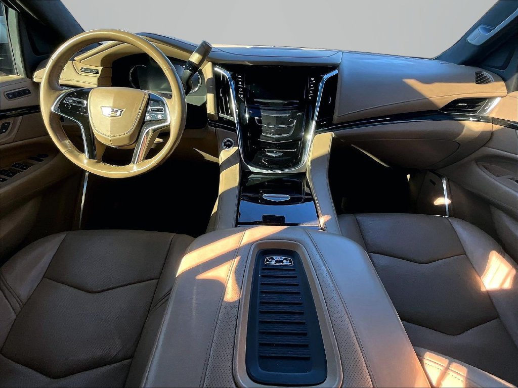 Used 2018 Cadillac Escalade ESV Platinum AWD/4WD image 15
