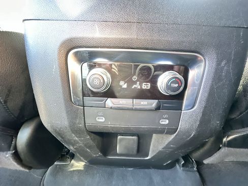 Used 2023 GMC Yukon XL SLE image 21