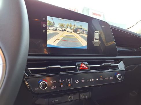 Certified 2024 Kia Niro EX FWD image 18
