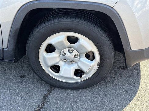 Used 2015 Jeep Cherokee Sport image 7